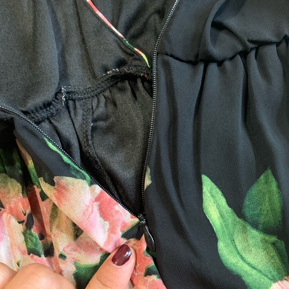 Long Sleeve Floral Romper. - Picture 5 of 8